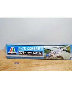 ITALERI 1224, chasseur embarqué Chance-Vought A-7E  "Corsair II" US Navy   BO  Neuf   1/72