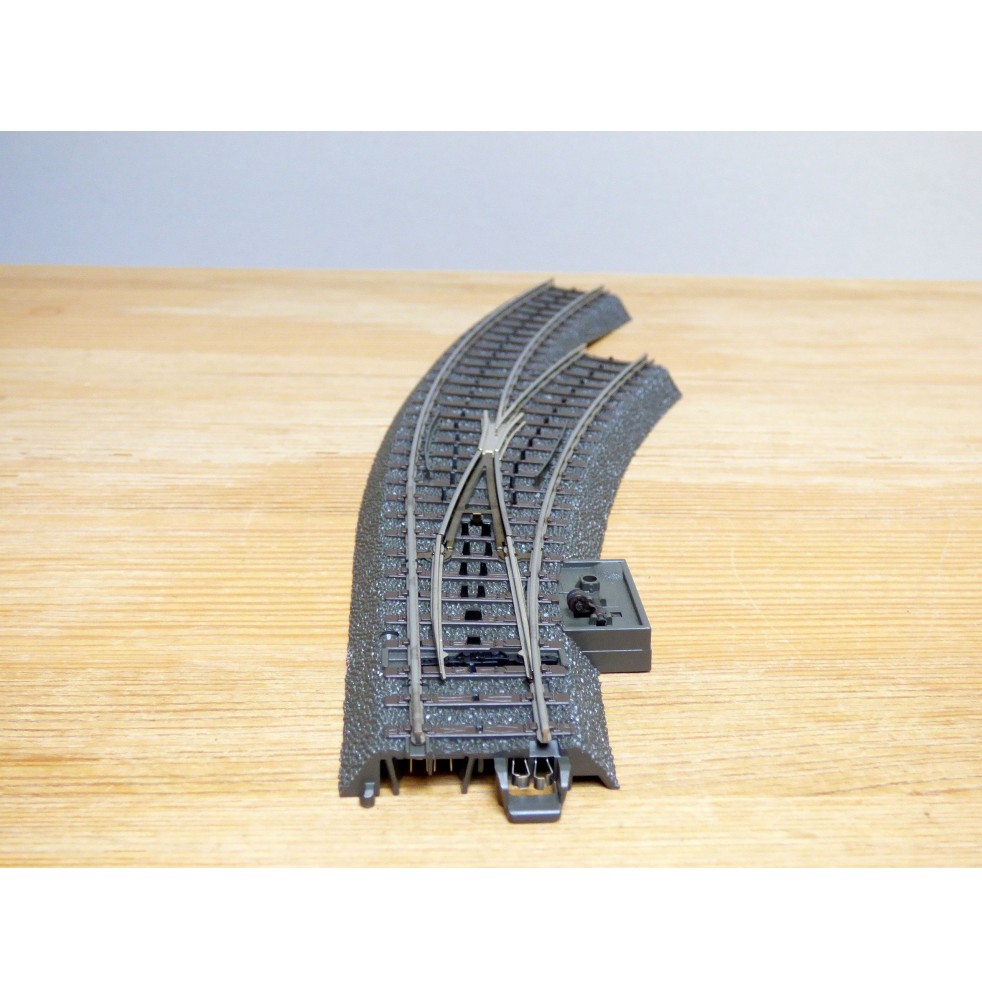 Märklin voie C  24672, aiguillage enroulé à droite   Neuf  BO