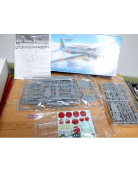 HASEGAWA 09062, bombardier  embarqué japonais NAKAJIMA B6N2 type 12  JILL  et  bombes de 250 Kgs   Neuf  BO 1/48