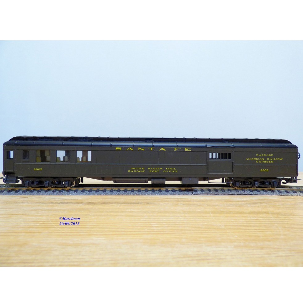 RIVAROSSI  2716, voiture mixte passager / fourgon  ( Heavyweight Combine  ) N°: 2602  ATSF  neuf  BO