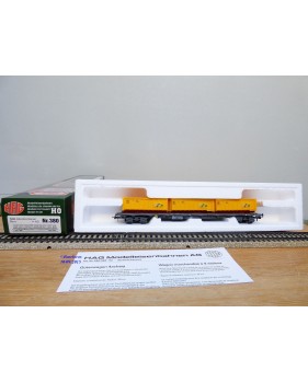 HAG 380 . 02 , wagon plat  à ranchers type Rs-x  chargé de bennes à roulettes    SBB  BO