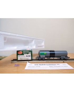 HAG 382 . 03 , wagon citerne type Uahs  BP   SBB   neuf   BO