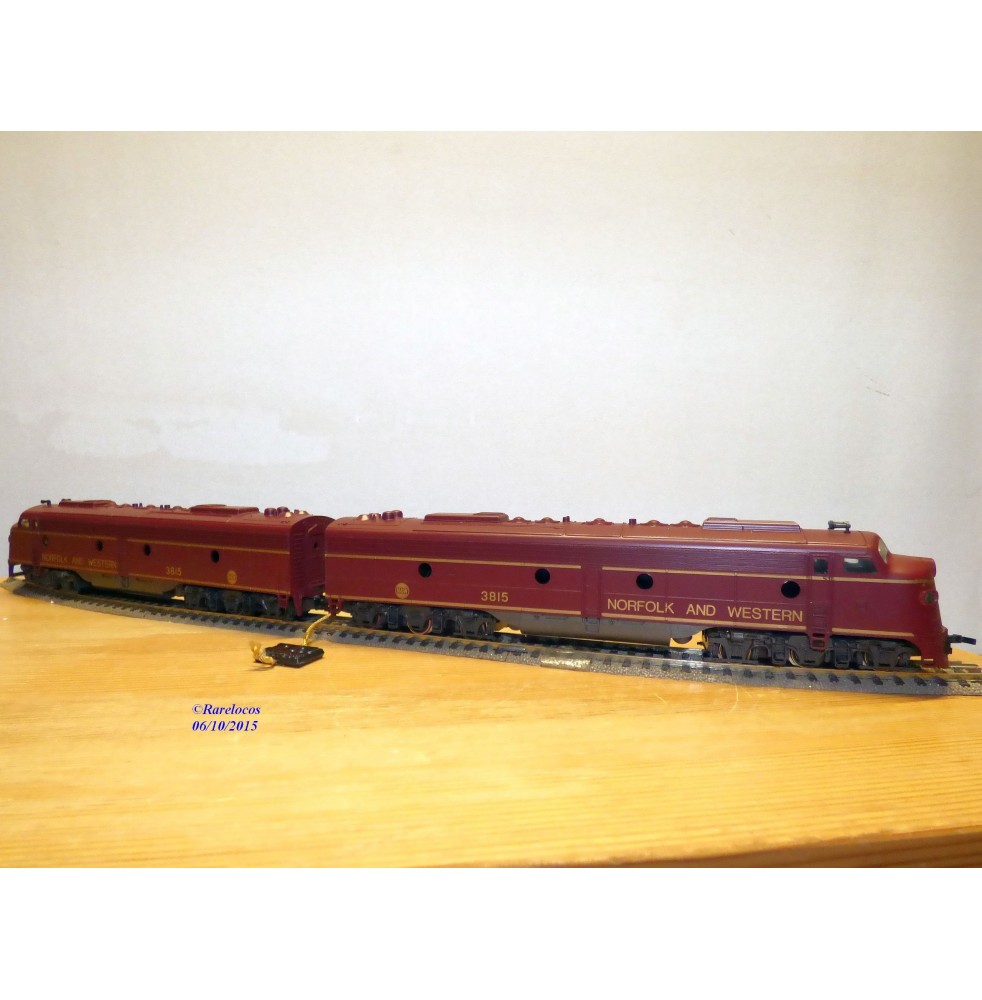 RIVAROSSI 1958, locos diesel EMD E8 A   NORFOLK and WESTERN  ( N&W )  neuf   BO