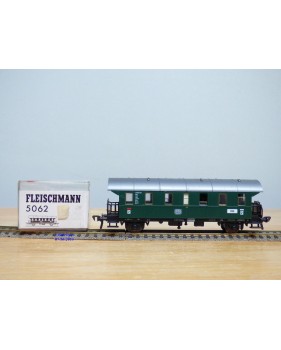 FLEISCHMANN 5062, voiture  2 Kl. type  Blwe  Donnerbuchsen   DB   BO 