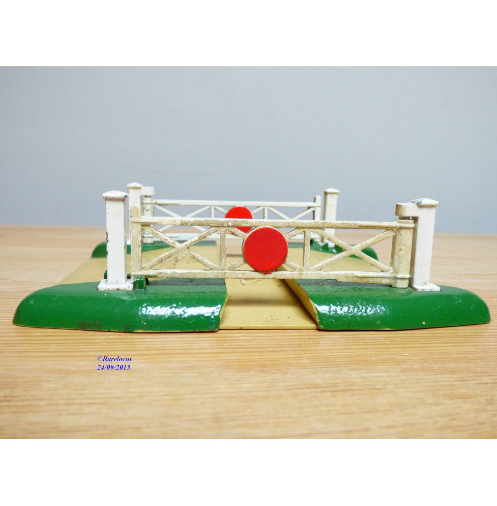 HORNBY  DUBLO  DI, passage à niveau tout métal  BO