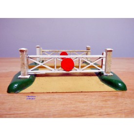 HORNBY  DUBLO  DI, passage à niveau tout métal  BO