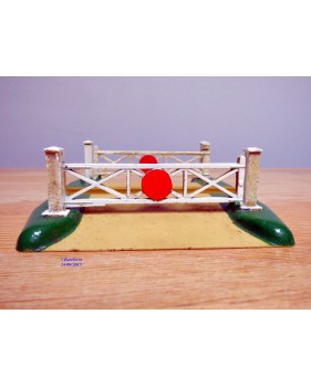 HORNBY  DUBLO  DI, passage à niveau tout métal  BO