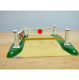 HORNBY  DUBLO  DI, passage à niveau tout métal  BO