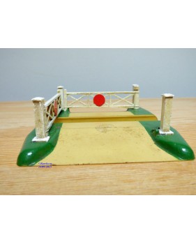 HORNBY  DUBLO  DI, passage à niveau tout métal  BO