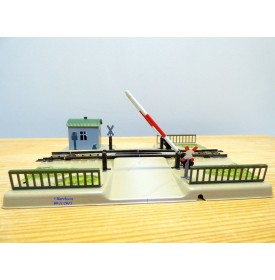 Märklin 7390, passage à niveau mécanique  neuf  BO