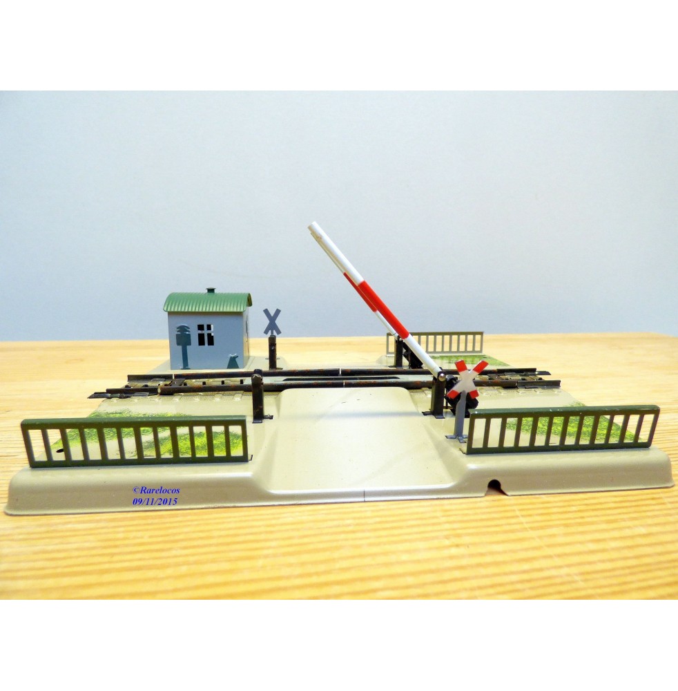 Märklin 7390, passage à niveau mécanique  neuf  BO