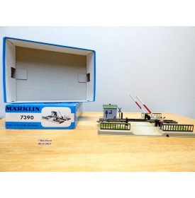 Märklin 7390, passage à niveau mécanique  neuf  BO