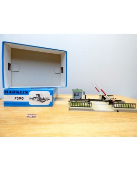 Märklin 7390, passage à niveau mécanique  neuf  BO