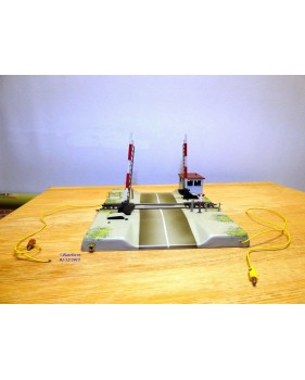 Märklin 7192, passage à niveau électrique   neuf   BO