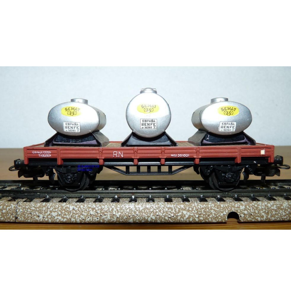 ELECTROTREN  1004 wagon plat chargé de 3 citernes SEMAT  RENFE BO