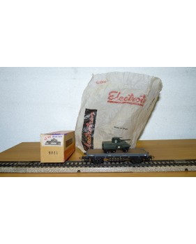 ELECTROTREN  1011 wagon plat chargé d'une automitrailleuse  RENFE BO