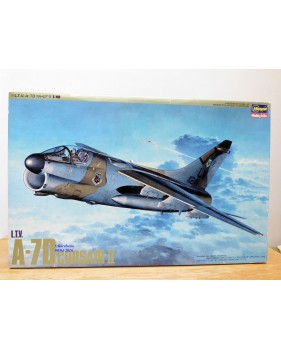 HASEGAWA P13-2900, avion d' attaque L.T.V.  ( Ling Temco Vought ) A-7D  Corsair II     Neuf   BO  1/48