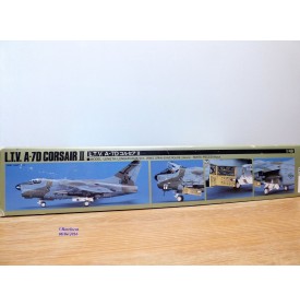 HASEGAWA P13-2900, avion d' attaque L.T.V.  ( Ling Temco Vought ) A-7D  Corsair II     Neuf   BO  1/48