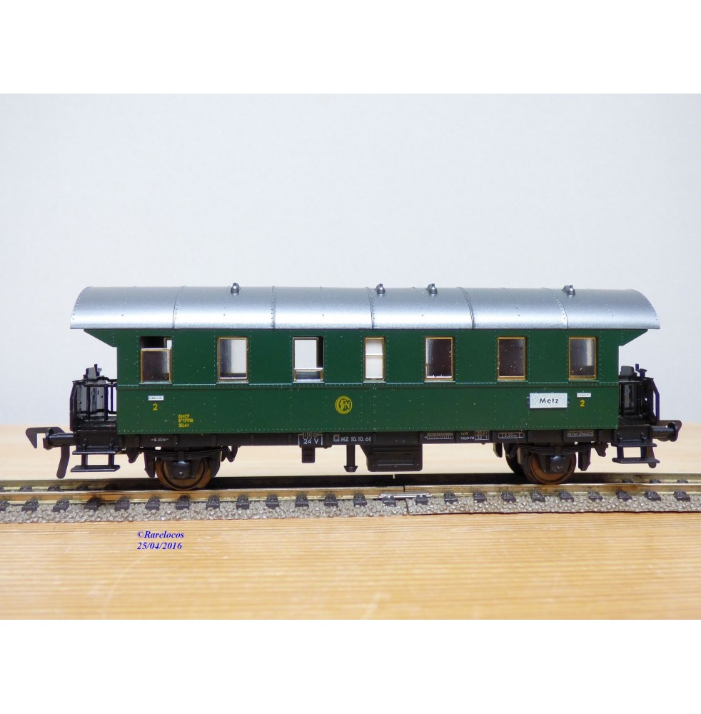 FLEISCHMANN 5063, voiture à 2 essieux ( ex Donnerbuchsen )  B7   2 Cl.  SNCF  BO