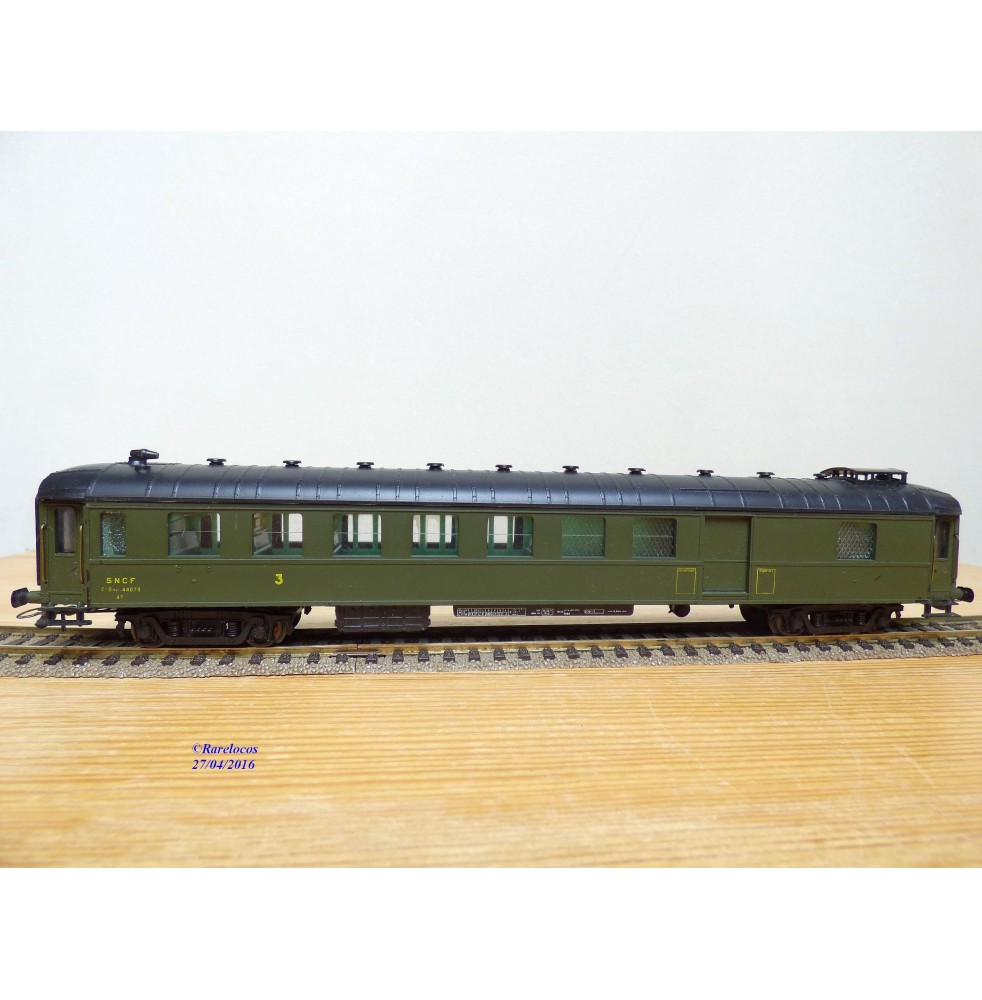 France Trains  224,  voiture OCEM à flancs lisses mixte 3ème classe/ fourgon à vigie  type C5 D  SNCF  