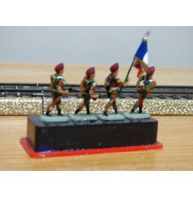 ALYMER Miniploms 49, 4  figurines de soldats français ( parachutistes ) neuf   BO   HO