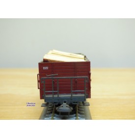 BEMO 2251 109, wagon tombereau  type E  N° 6609  RhB   chargement de bois et feu de fin de convoi.