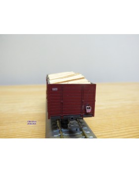 BEMO 2251 109, wagon tombereau  type E  N° 6609  RhB   chargement de bois et feu de fin de convoi.