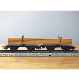 Märklin  4512.5 , couplage de 2 wagons plats à plate forme pivotantes ( Drehschemelwagen )  chargé de bois    DB    BO