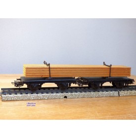 Märklin  4512.5 , couplage de 2 wagons plats à plate forme pivotantes ( Drehschemelwagen )  chargé de bois    DB    BO
