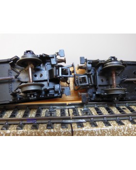 Märklin  4512.5 , couplage de 2 wagons plats à plate forme pivotantes ( Drehschemelwagen )  chargé de bois    DB    BO