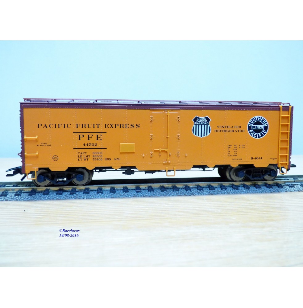 TRIX  24902-10 , wagon couvert réfrigérant ( reefer )   UNION   PACIFIC   UP   Neuf    BO