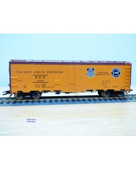 TRIX  24902-10 , wagon couvert réfrigérant ( reefer )   UNION   PACIFIC   UP   Neuf    BO
