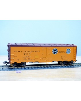 TRIX  24902-10 , wagon couvert réfrigérant ( reefer )   UNION   PACIFIC   UP   Neuf    BO