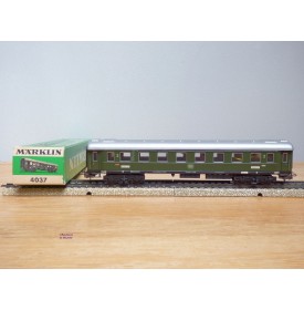 MÄRKLIN  4037,   voiture 2 Kl. type B4ü  avec éclairage   DB  BO