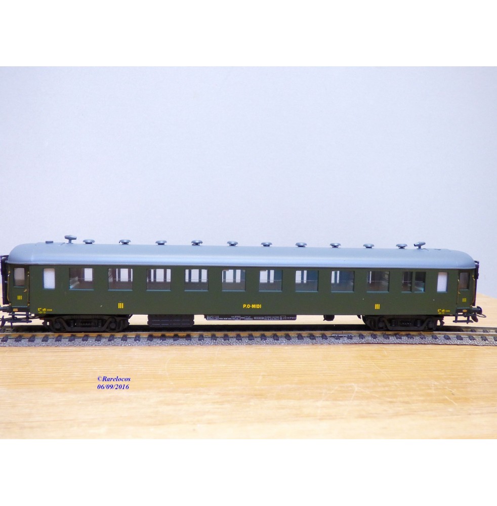 France Trains  294,  voiture OCEM à flancs lisses 3ème classe à portes sanitaires  type C10  P.O.-MIDI   neuf   BO  