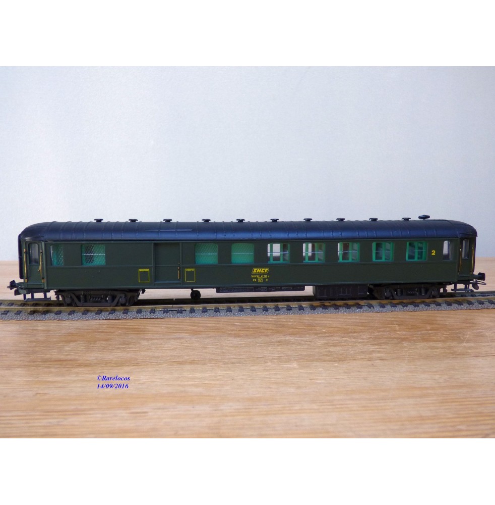 France Trains  244 K,  voiture OCEM à flancs lisses mixte 2 ème classe/ fourgon   type B5 D  SNCF  BO 