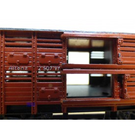 TRIX EXPRESS  20/119, wagon couvert pour transport de volaille  type Altona  DB  BO