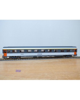 ROCO 44667,  voiture UIC 1 ére classe  dite Corail  neuf   BO