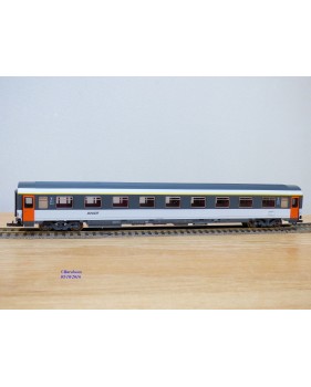 ROCO 44667,  voiture UIC 1 ére classe  dite Corail  neuf   BO