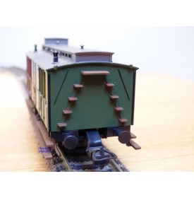 FLEISCHMANN 5825, fourgon postal ancien  à  2   essieux   mixte de 2 / 3  Kl.  N° 3801   KPEV    BO 