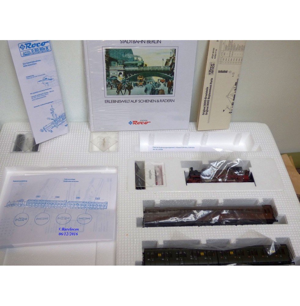 ROCO 43026,  coffret 1 loco et 2 couplages de 2 voitures  Stadtbahn Berlin   KPEV  Epoque I   neuf    BO