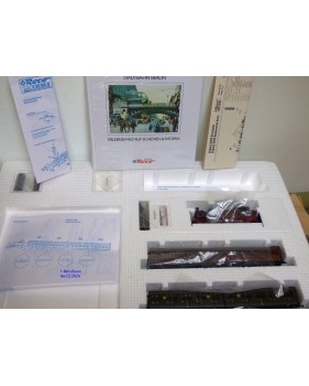 ROCO 43026,  coffret 1 loco et 2 couplages de 2 voitures  Stadtbahn Berlin   KPEV  Epoque I   neuf    BO