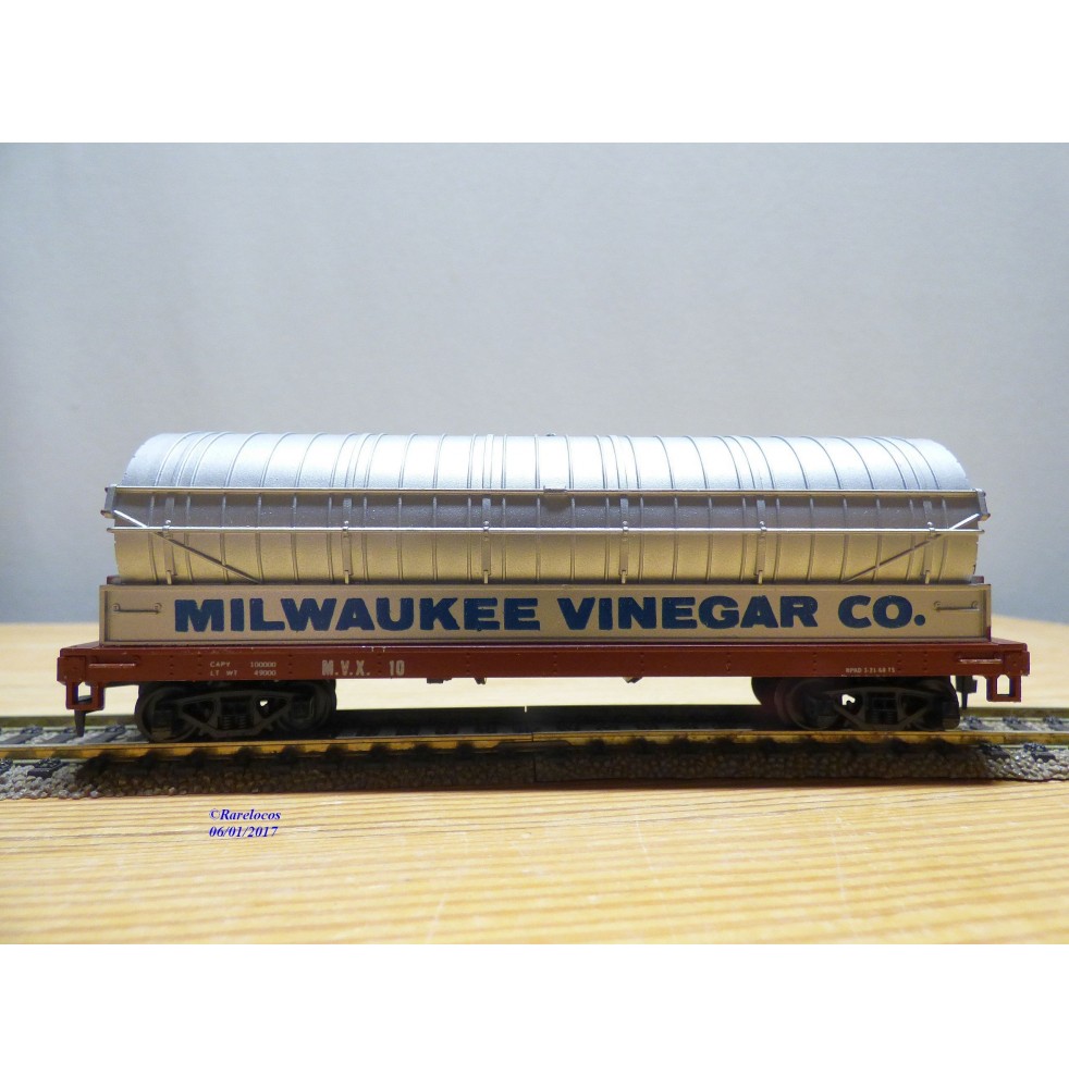 AHM ( Roco ) 5428 B , original wagon à vinaigre   Milwaukee Vinegar Co.    neuf     BO