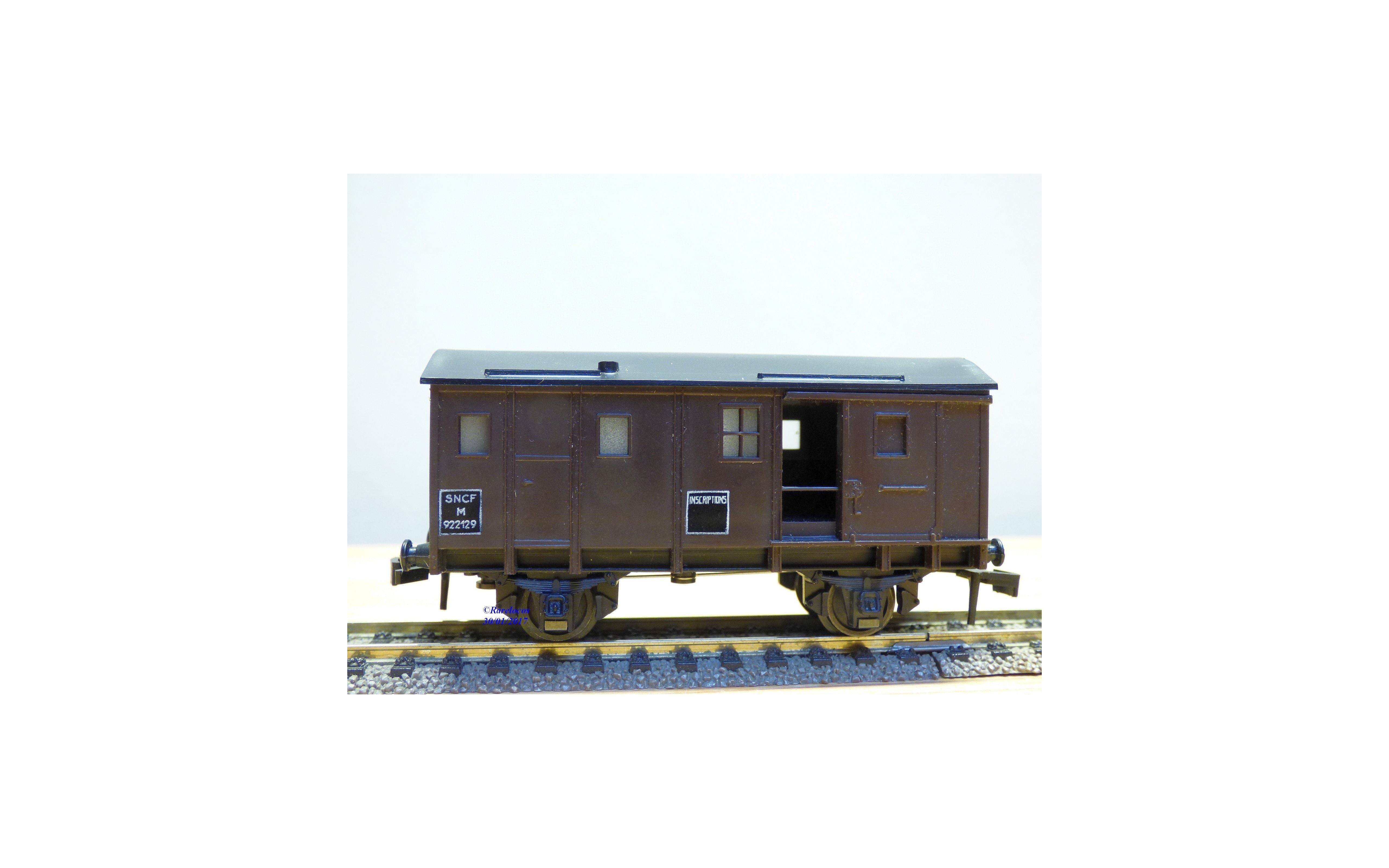 Train avec 2 Voitures dactivité Jeu éducatif avec 1 Locomotive et 2 Wagons Van Manen 2-Play Wood - Multicolore 610191