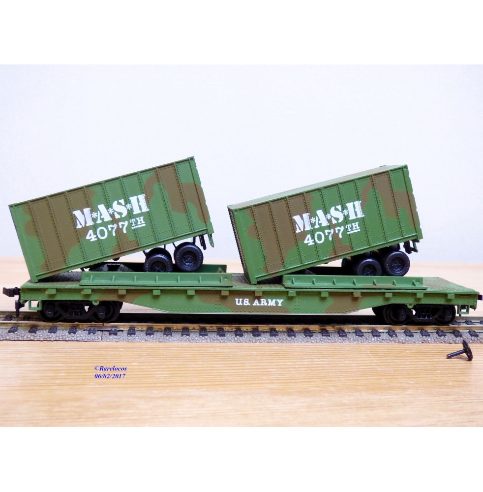 BACHMANN AH43-1039-D4, wagon plat ( flat car )  51'  et 2 semi remorques  US Army  M.A.S.H.  Neuf   BO