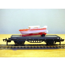 ELECTROTREN  1017, wagon plat chargé d' un canot hors bord sur remorque    RENFE  BO