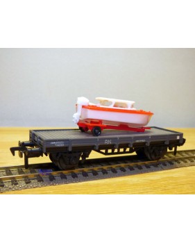 ELECTROTREN  1017, wagon plat chargé d' un canot hors bord sur remorque    RENFE  BO