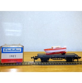 ELECTROTREN  1017, wagon plat chargé d' un canot hors bord sur remorque    RENFE  BO