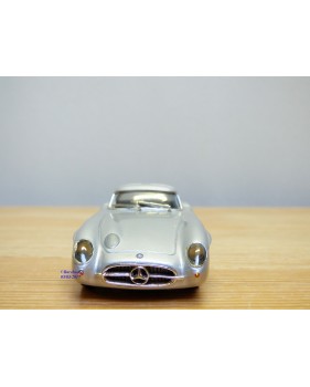 NEWCON 4-82, Mercedes Benz 300 SLR Ühlenhaut  Neuf  BO 