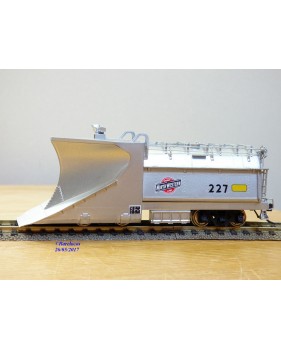 OVERLAND (OMI ) 3836,  chasse neige  ( Snow Plow )  Chicago & Northwestern  C&NW     BO
